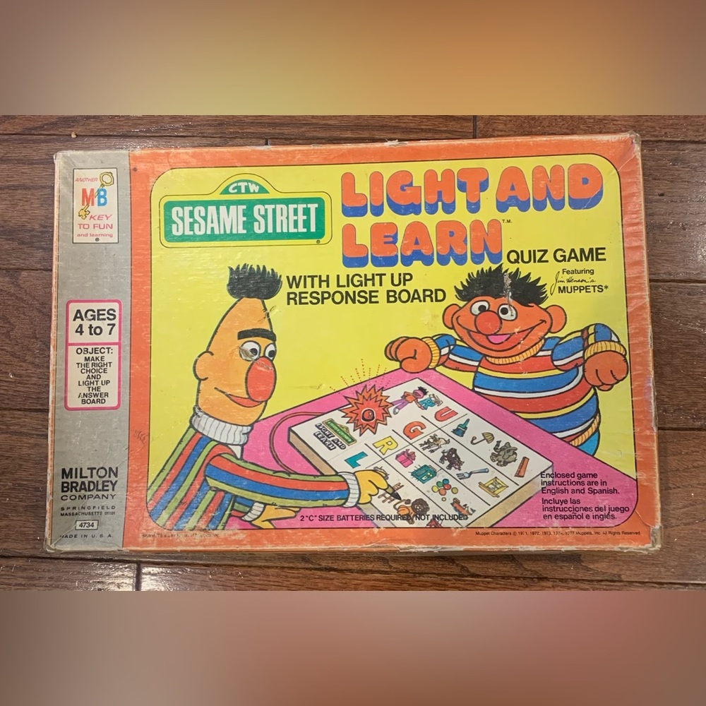 Vintage 1977 Sesame Street “Light & Learn” Quiz Game‎ Milton Bradley – Used